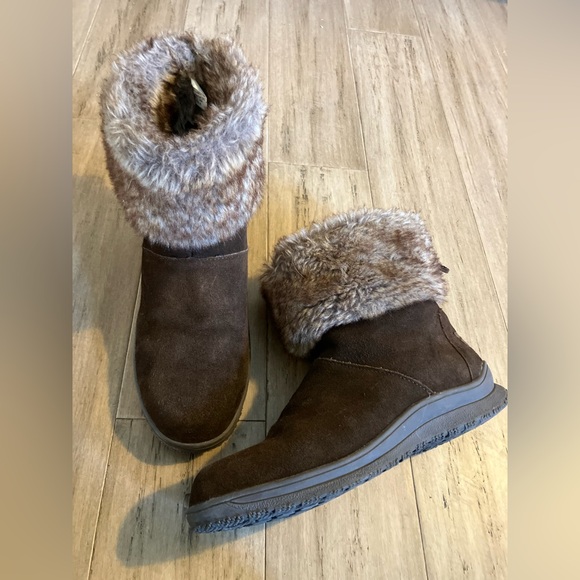 Minnetonka brown suede leather faux fur cuff women’s ankle boots. Size 9 - Picture 1 of 7